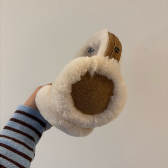 NEW UGG Leather Shearling Ear Muffs Chestnut - Picture 3 of 4